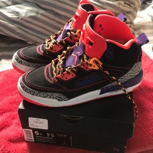 Jordan spizike boys size 5